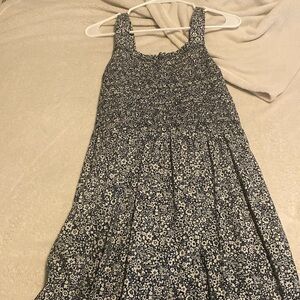 Everlane printed tank midi dress. Size 6. Blue and white flower print